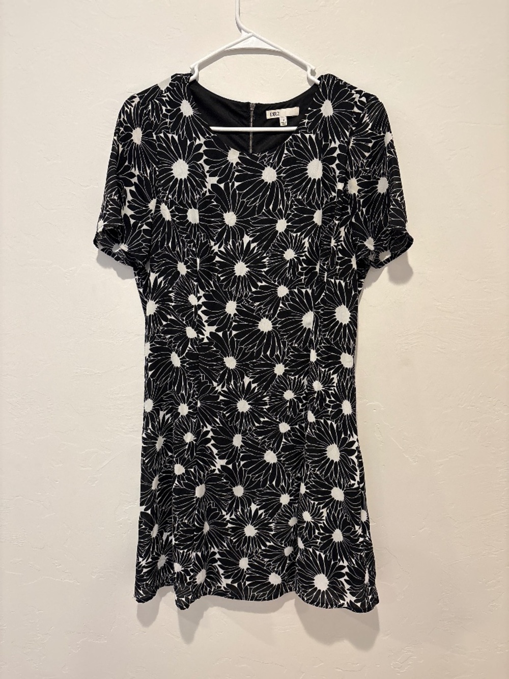 DR2 Black and White Daisy Dress Size M